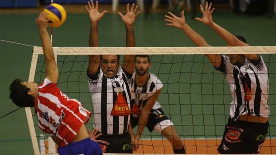 Sp. Espinho à deriva estreia-se com derrota