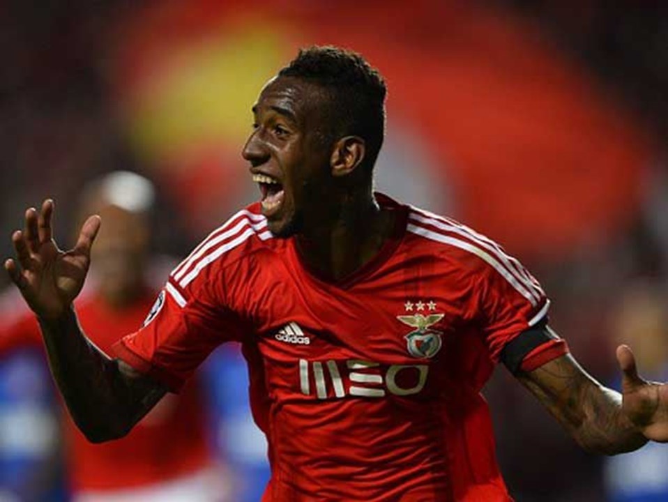 Talisca em estreia na seleção principal do Brasil Benfica Jornal Record