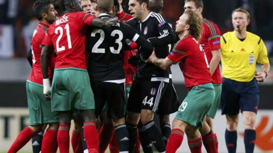 UEFA instaura processos disciplinares a Lokomotiv Moscovo e Besiktas