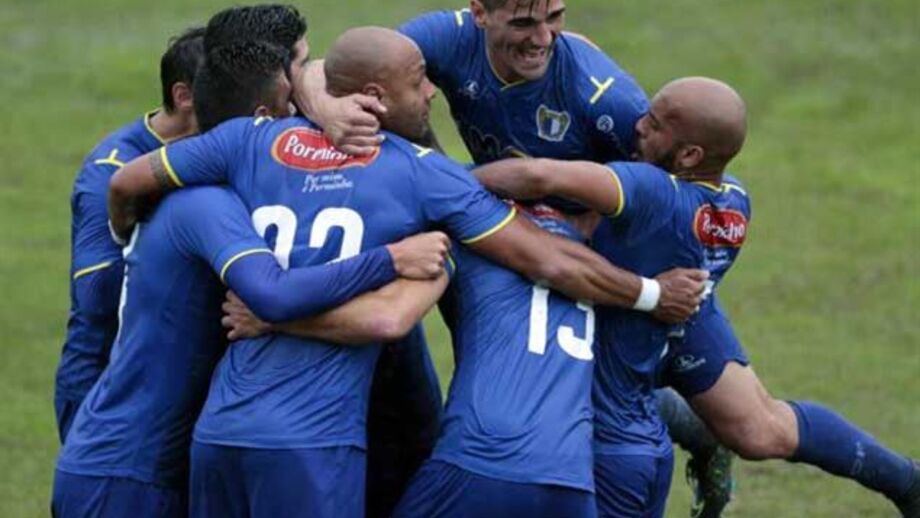 Famalicão-Santa Clara, 2-0: Açorianos na zona de despromoção