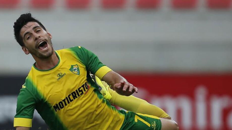 Mafra-Varzim, 1-1: Fidalgo marca e é expulso