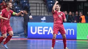 Sérvia estreia-se com goleada