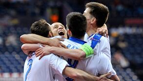 Itália goleia a Rep. Checa e passa em primeiro lugar