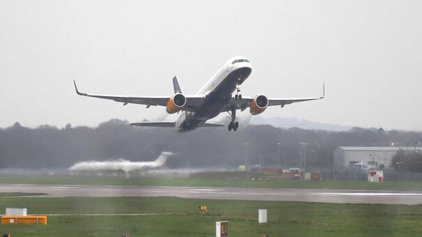 Segurança reforçado no aeroporto de Gatwick (Londres)