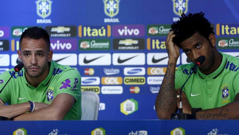 Defesa, à direita na foto, espera tarefa complicada.