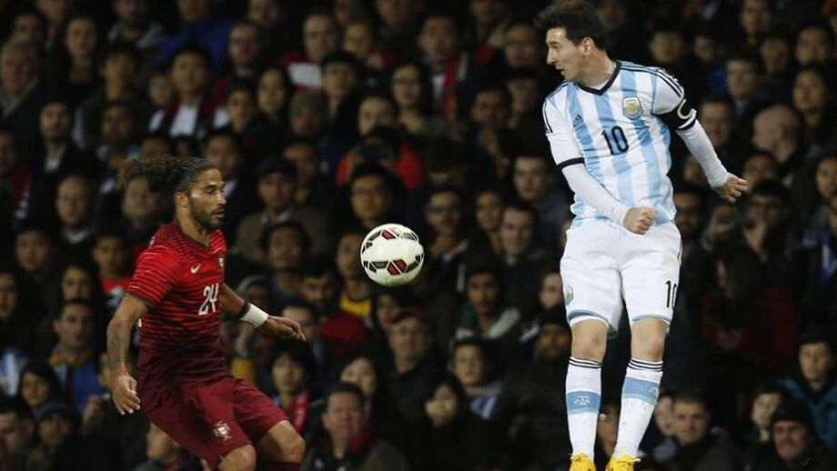 Defesa estreou-se na Seleção Nacional diante da Argentina, de Lionel Messi.