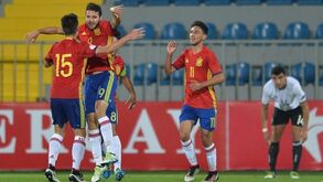 Espanha d&aacute; a voltae defronta Portugal na final