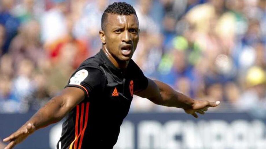 Nani volta aos treinos no Valencia com o Barcelona em vista