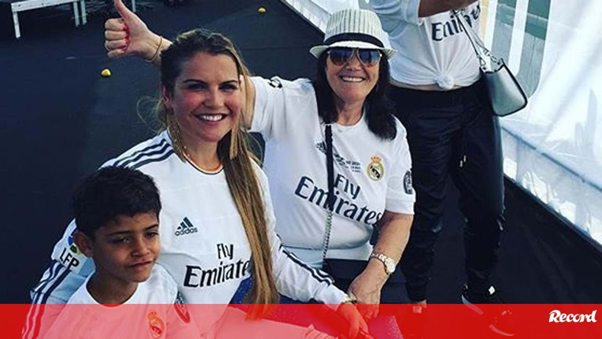 Família Aveiro radiante exibição de Ronaldo Jogo da Vida Jornal