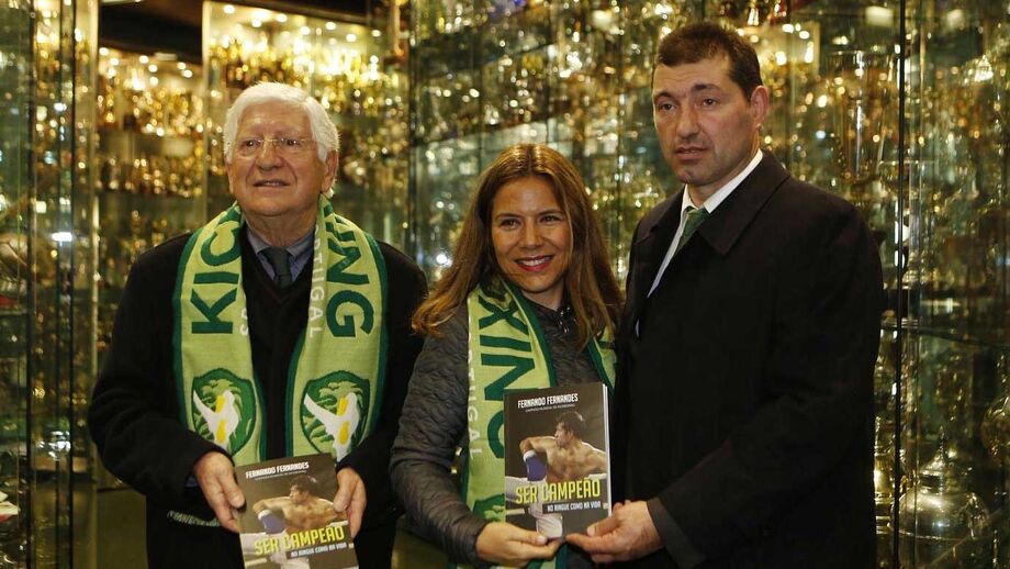 Kickboxing: Fernando Fernandes cumpre sonho com apresentação de novo livro