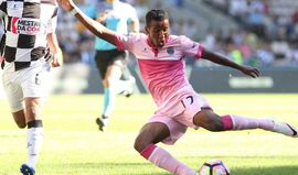 Jogador emprestado pelo Benfica ao Chaves sofre aparatoso acidente de carro