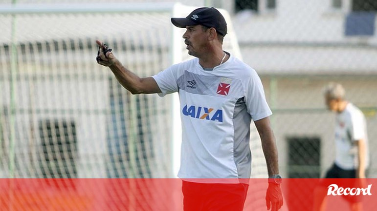 Ex-Benfica assume comando interino do Vasco da Gama - Record