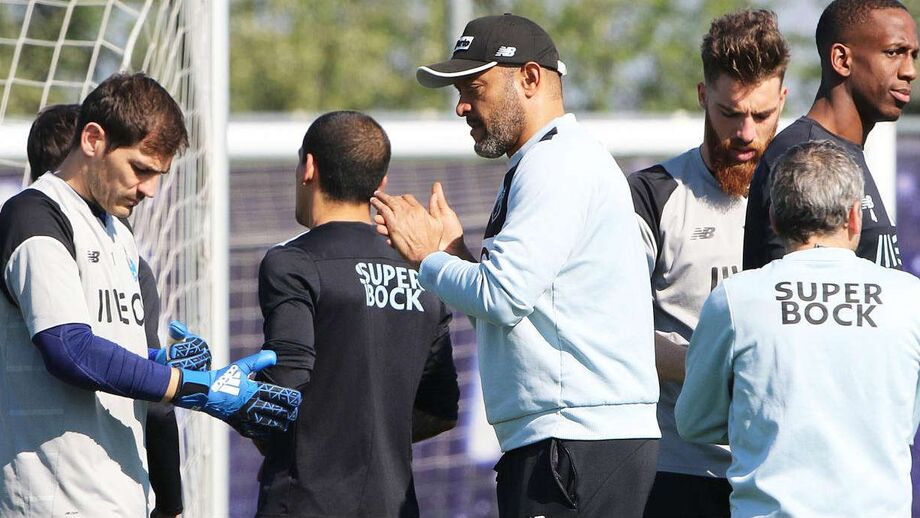 Casillas sobre Nuno: «Necessitamos de um treinador como ele, que mostre resultados»