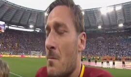 Totti despede-se dos relvados em lágrimas