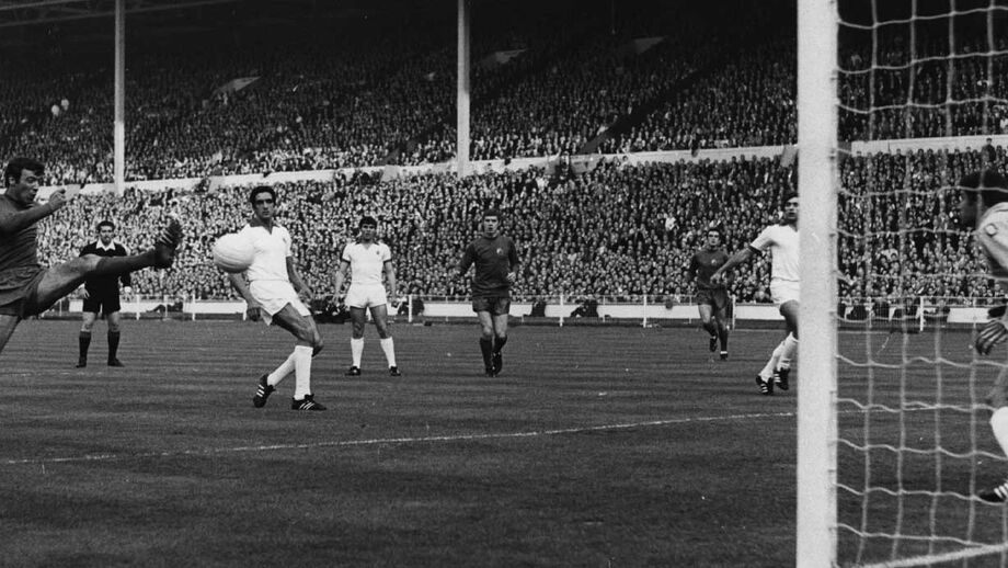 Man. United vai disputar final de azul... como em 1968, diante do Benfica