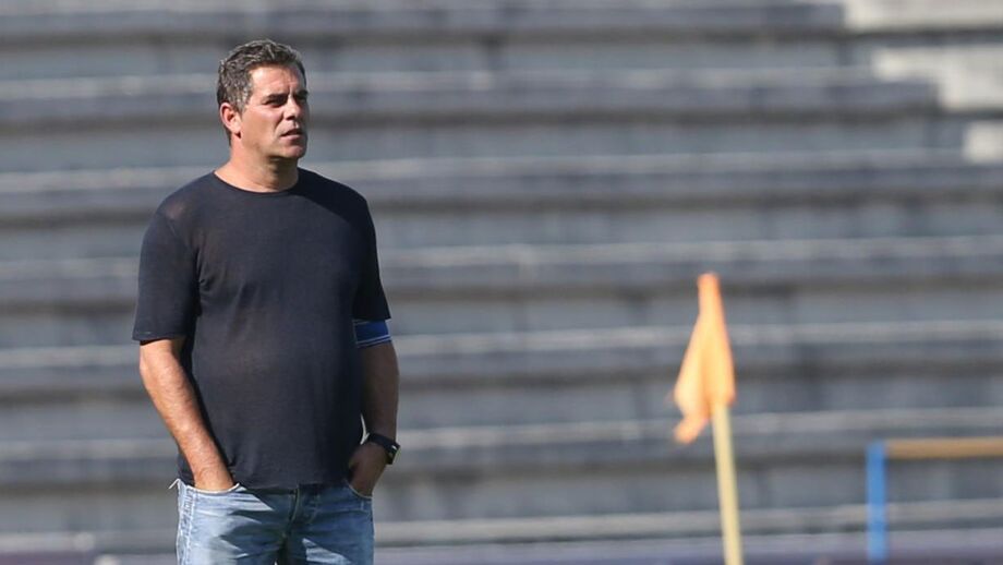 Coimbrões renova com José Bizarro