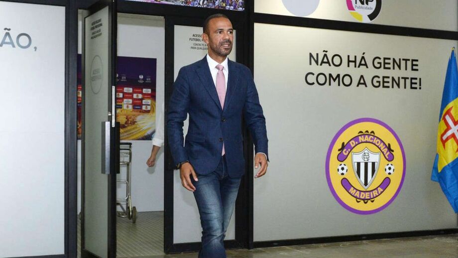 Primeiro esboço de Costinha composto por 21 jogadores