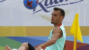 Ricardinho da bancada para o jogo