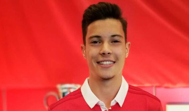 Águias renovam com Filipe Soares