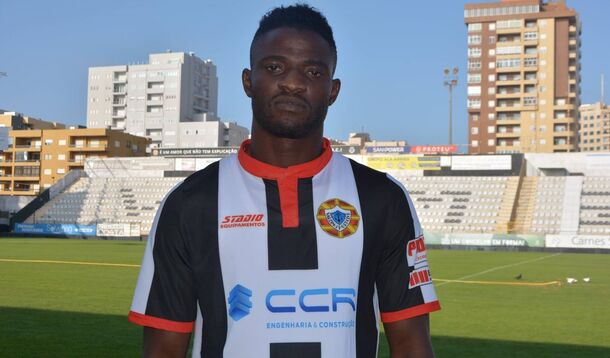 Abegunrin Lukman é reforço do Varzim