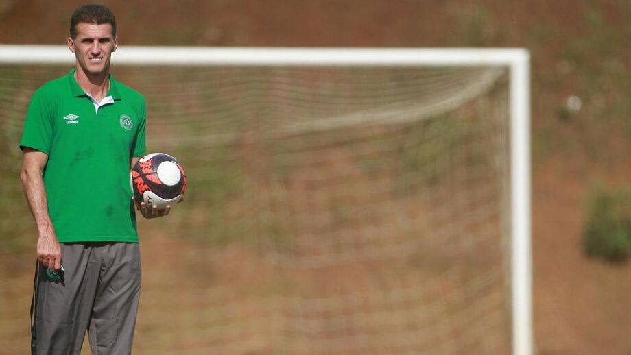 Vágner Mancini abandona comando técnico da Chapecoense