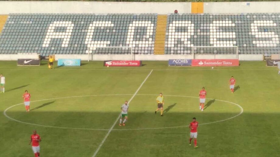 Triunfo por 2-0 na apresentação aos sócios
