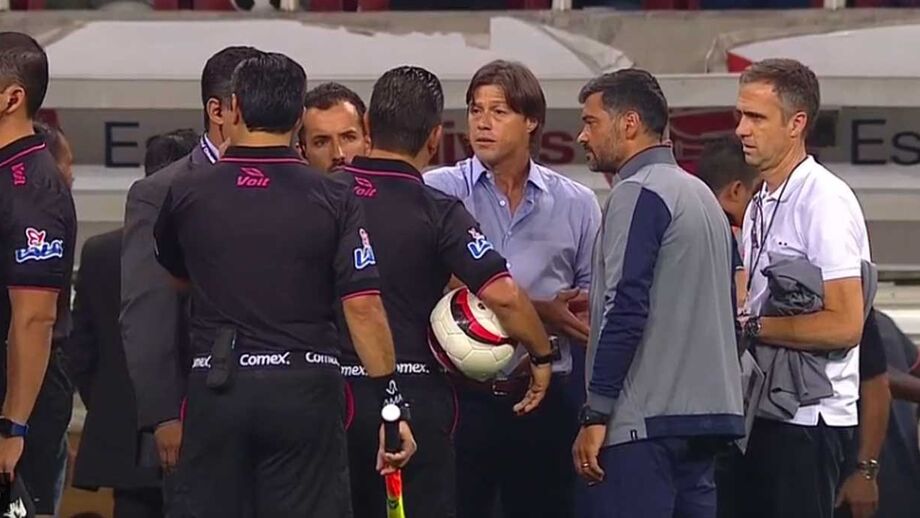 Árbitro não deixou Sérgio Conceição assistir aos penáltis e o jogo.... acabou logo ali