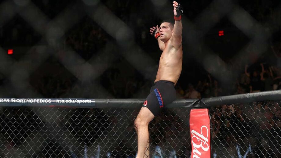 UFC: Chris Weidman derrota Gastelum e 'chama' por Bisping