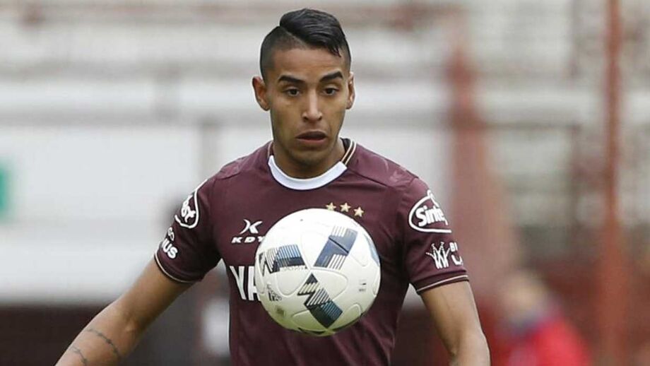 Gómez define-se como lateral ofensivo