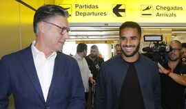 Douglas no Benfica para ser campeão de tudo