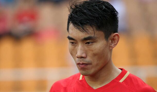 Zheng Zhi deseja felicidades a Paulinho no Barcelona