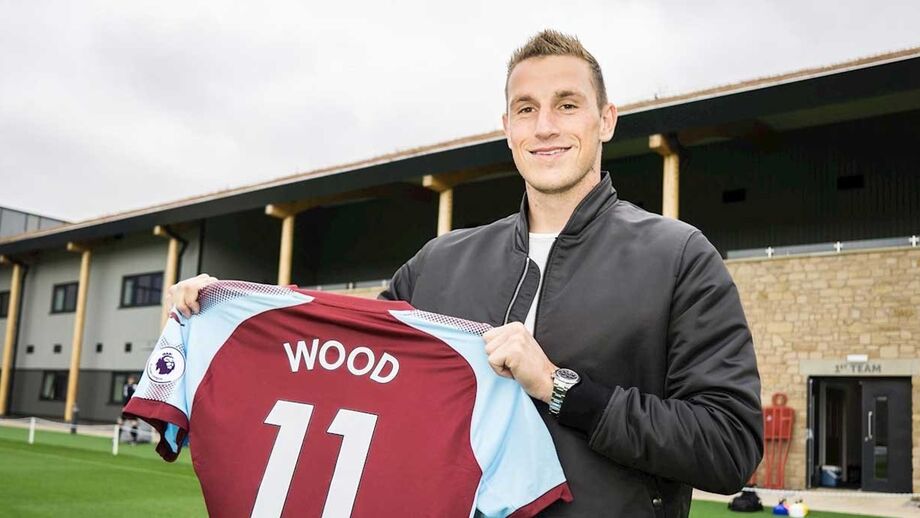 Chris Wood 'obriga' Burnley a bater recorde