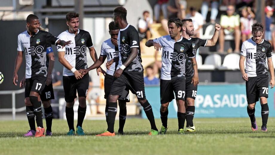 Médio-ofensivo Kaká é reforço do Farense