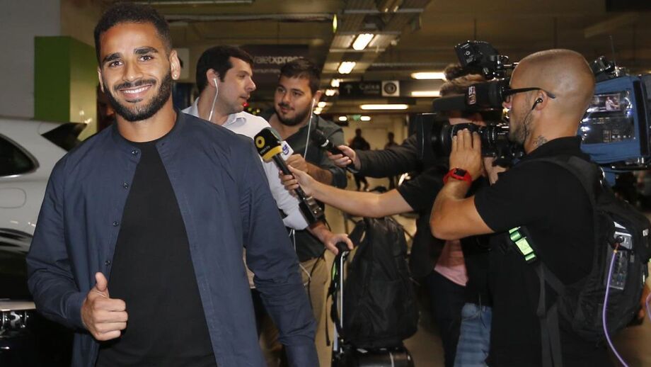 Douglas no Benfica para ser