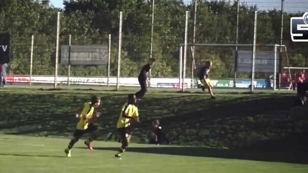 Há um miúdo de 12 anos a arrasar nos... sub-17 do Borussia Dortmund