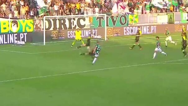 Rafael Costa disparou uma bomba e bateu Rui Patrício