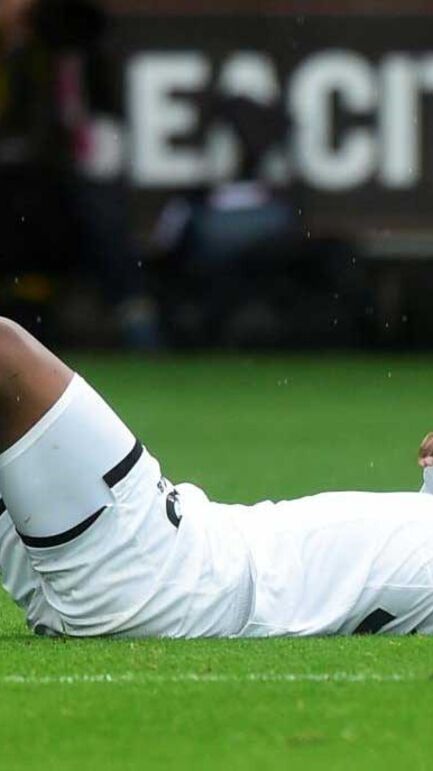 Swansea derrotado em casa na estreia de Renato Sanches