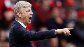 Comentador disse que Redknapp &eacute; melhor do que Wenger... e o franc&ecirc;s n&atilde;o gostou