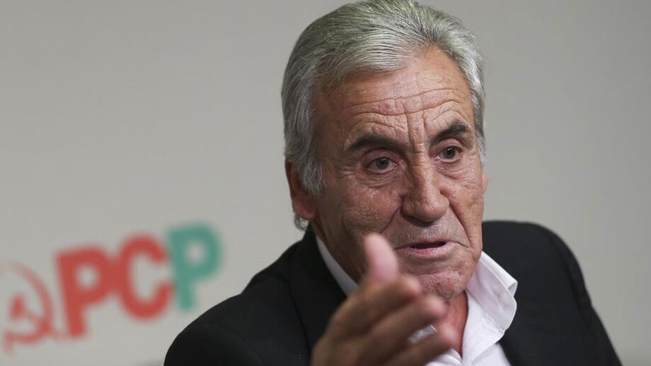 Jerónimo de Sousa lembra a Cristas fábula da rã que queria ser boi