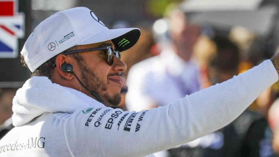 Hamilton apoia movimento de protesto dos desportistas negros mas não se vai ajoelhar