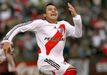 42.º - Alexis Sánchez - Udinese/emprestado ao River Plate (É a figura de destaque da seleção chilena, a par de Arturo Vidal, singrou na Udinese, o que lhe valeu uma transferência para o Barcelona. Jogou depois no Arsenal e agora está no Inter, por empréstimo do Manchester United)