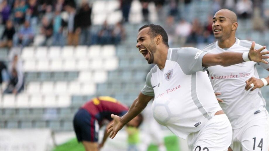 Santa Clara-Chaves, 2-0: Flavienses tombam nos Açores