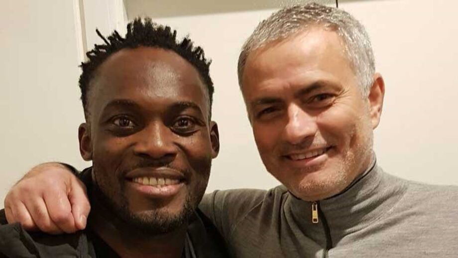 Essien feliz por encontrar o 'paizinho' Mourinho