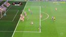 <strong>JORGE FAUSTINO - Penálti (ERRADO)</strong><br /><br />Quando salta para cabecear a bola, Jonas é empurrado pelas costas por Paulinho, sendo derrubado. Fica penálti por marcar e cartão amarelo por exibir ao bracarense<br /><br /><strong>MARCO FERREIRA - Fora de jogo (ERRADO)<br /><br /></strong>Adiantado em relação à linha defensiva no momento do passe de Grimaldo, Jonas é carregado nas costas. Sendo a 1.ª infração, o fora-de-jogo deveria ter sido assinalado – o VAR não decide sobre situações que não terminem em golo. Erro do assistente<strong><br /></strong>