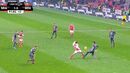 <strong>JORGE FAUSTINO - Por assinalar (ERRADO)</strong><br /><br />Na jogada de que resulta no terceiro golo do Benfica, André Almeida carrega João Carlos Teixeira. Falta que ficou por marcar. O VAR poderia ter detetado a infração e sugerido a revisão<br /><br /><strong>MARCO FERREIRA - Falta (ERRADO)<br /><br /></strong>André Almeida aborda tarde a bola e atinge de forma imprudente João Teixeira. O Benfica inicia aí a sua jogada, que culmina em golo, sem nunca perder a bola. O VAR devia ter revisto a jogada e anulado o golo. Erro grave