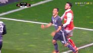 <strong>JORGE FAUSTINO - Penálti (ERRADO)</strong><br /><br />Quando salta para cabecear a bola, Jonas é empurrado pelas costas por Paulinho, sendo derrubado. Fica penálti por marcar e cartão amarelo por exibir ao bracarense<br /><br /><strong>MARCO FERREIRA - Fora de jogo (ERRADO)<br /><br /></strong>Adiantado em relação à linha defensiva no momento do passe de Grimaldo, Jonas é carregado nas costas. Sendo a 1.ª infração, o fora-de-jogo deveria ter sido assinalado – o VAR não decide sobre situações que não terminem em golo. Erro do assistente<strong><br /></strong>