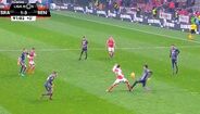 <strong>JORGE FAUSTINO - Por assinalar (ERRADO)</strong><br /><br />Na jogada de que resulta no terceiro golo do Benfica, André Almeida carrega João Carlos Teixeira. Falta que ficou por marcar. O VAR poderia ter detetado a infração e sugerido a revisão<br /><br /><strong>MARCO FERREIRA - Falta (ERRADO)<br /><br /></strong>André Almeida aborda tarde a bola e atinge de forma imprudente João Teixeira. O Benfica inicia aí a sua jogada, que culmina em golo, sem nunca perder a bola. O VAR devia ter revisto a jogada e anulado o golo. Erro grave