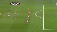 <strong>JORGE FAUSTINO - Legal (CERTO)</strong><br /><br />Cervi desmarca Salvio para o primeiro golo do Benfica. No momento do passe, Jefferson coloca o camisola 18 das águias em posição legal. Decisão correta do assistente em deixar seguir a jogada<br /><br /><strong>MARCO FERREIRA - Em jogo (CERTO)<br /><br /></strong>Boa decisão no lance do primeiro golo do Benfica. Salvio está atrás da linha defensiva do Sp. Braga no momento do passe do Cervi. Boa decisão do árbitro assistente.