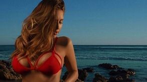 O mínimo que se pode dizer é que o vermelho lhe fica tão bem