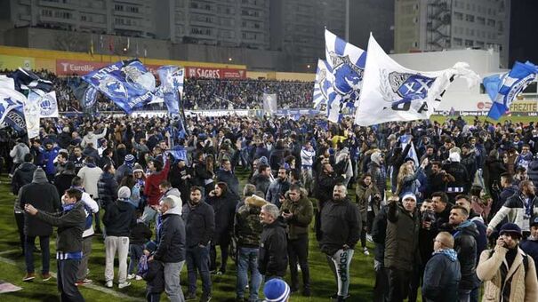 Estoril-FC Porto: a fuga dos adeptos portistas, a vistoria à bancada e os danos estruturais
